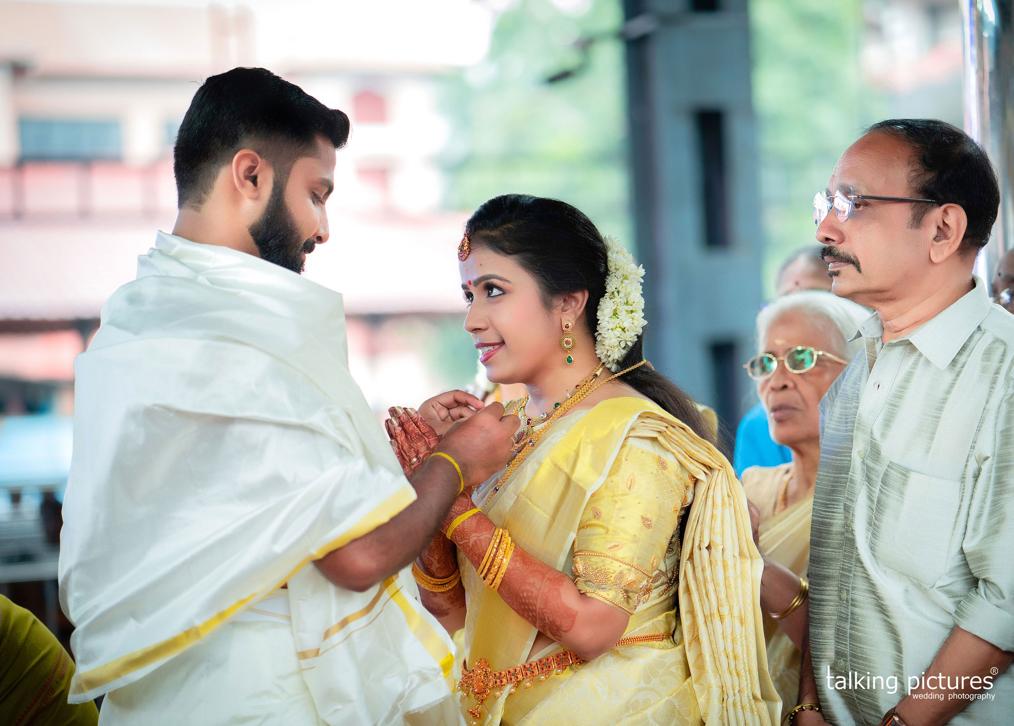 Wedding photographers in Guruvayur