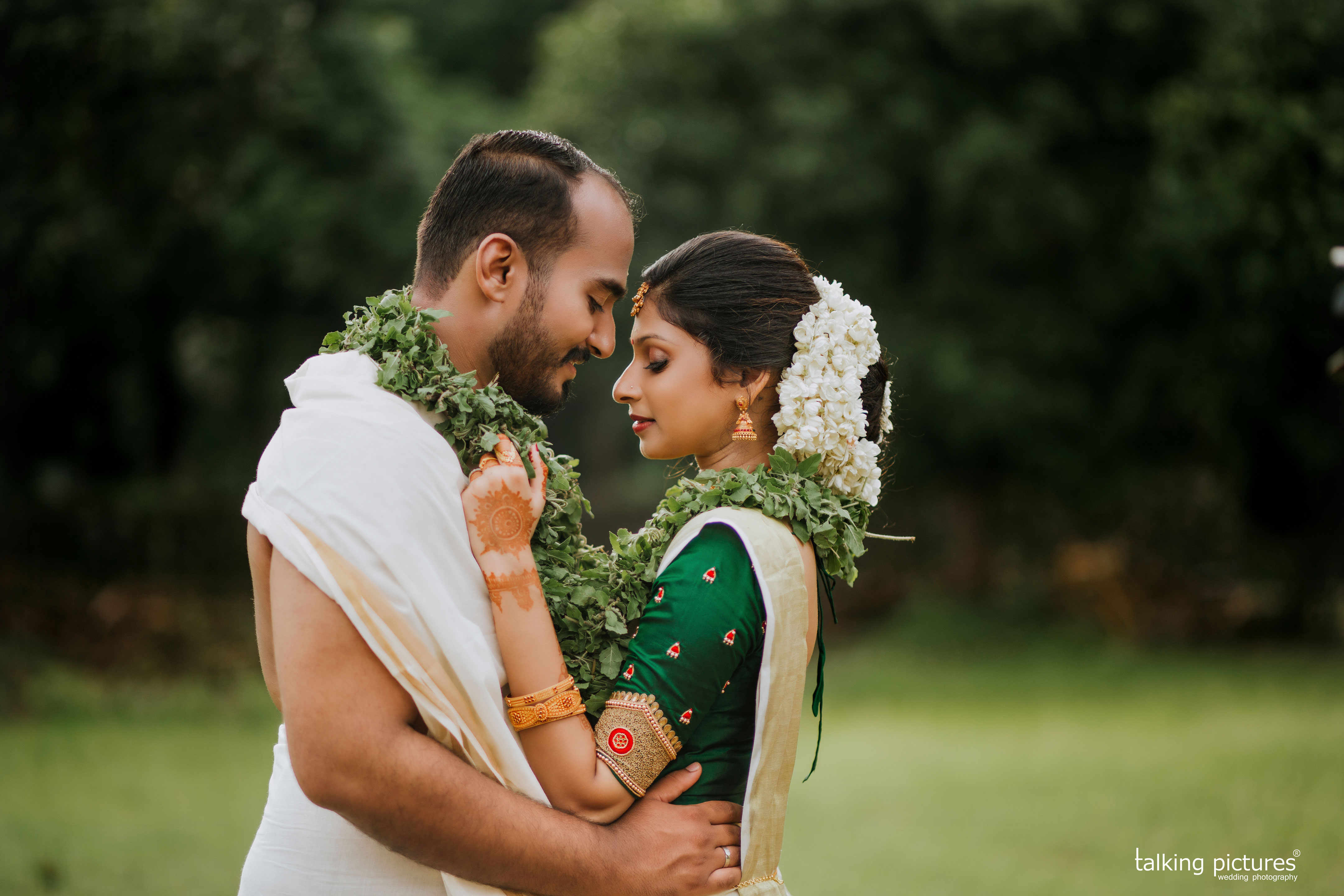 Book Wedding Photographer Thrissur